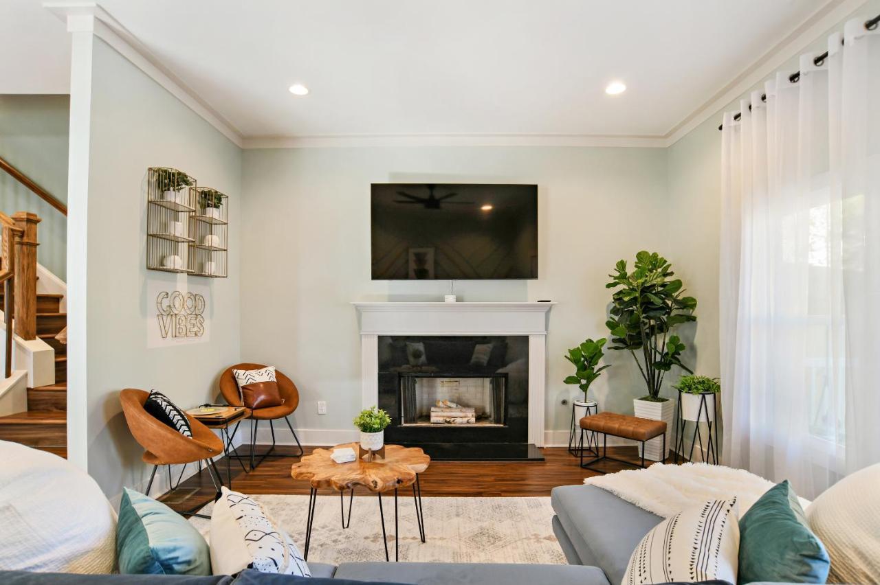 Sun Lit Modern Home With Good Vibes And Lots Of Coffee - Designedbydom Atlanta Exterior photo