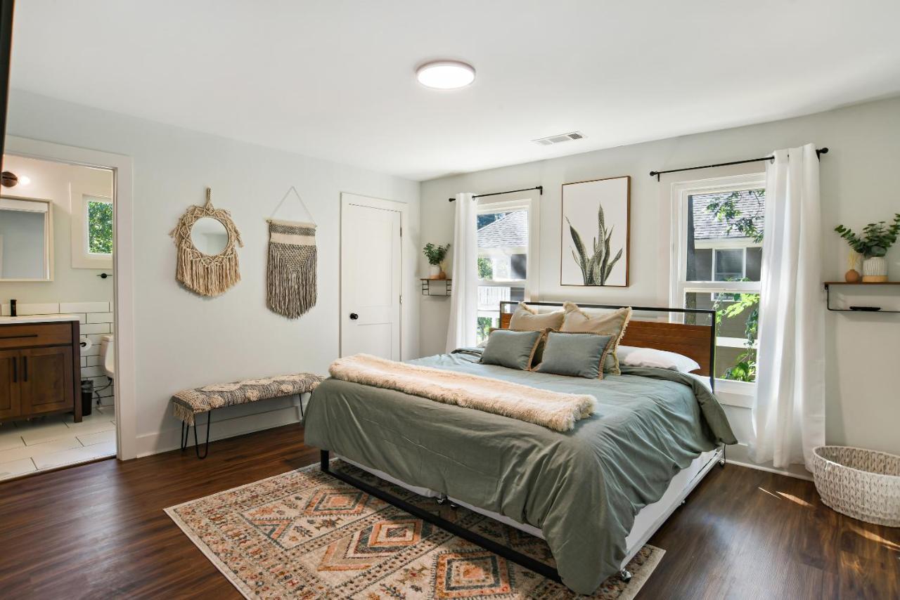 Sun Lit Modern Home With Good Vibes And Lots Of Coffee - Designedbydom Atlanta Exterior photo