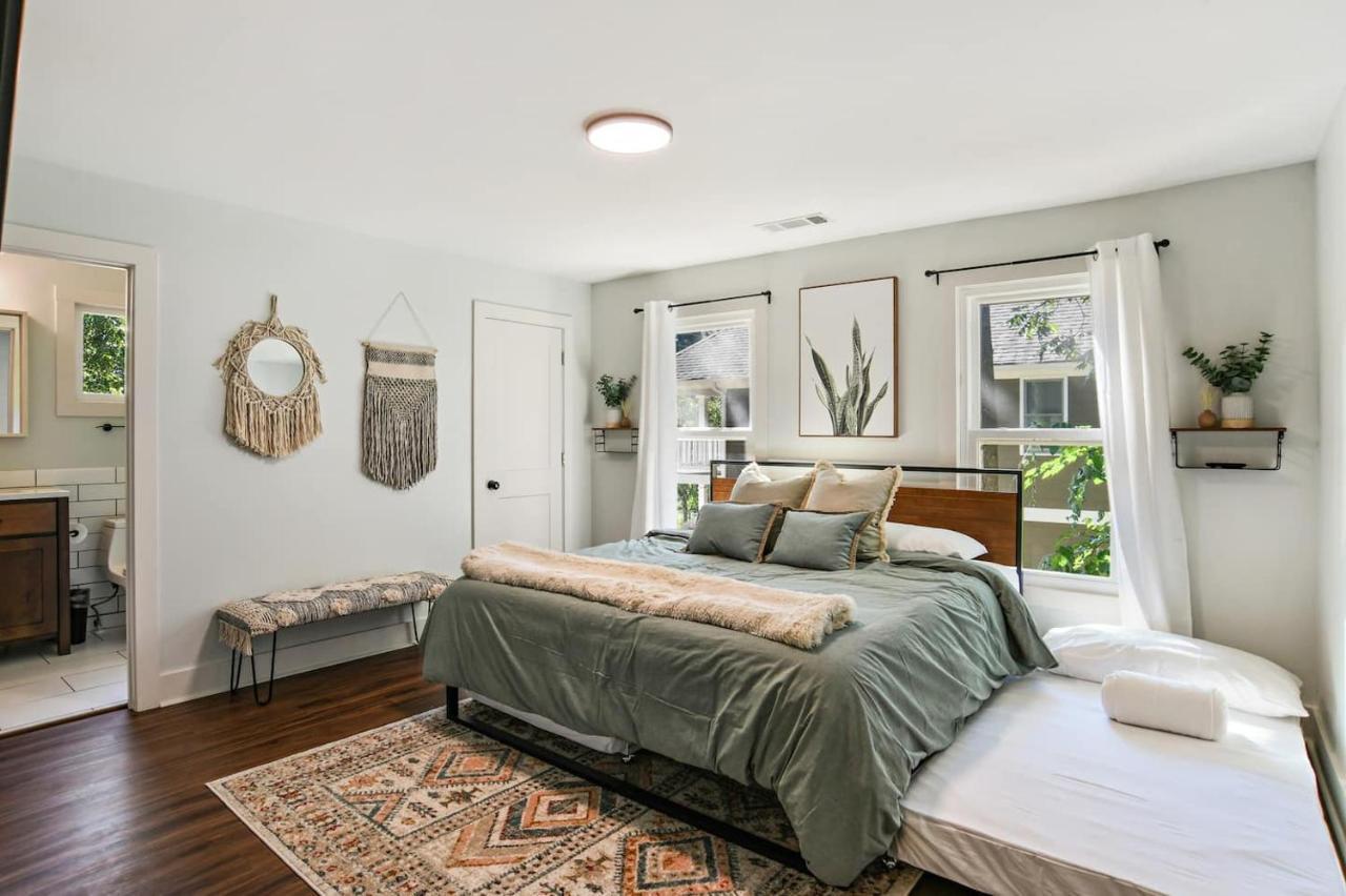 Sun Lit Modern Home With Good Vibes And Lots Of Coffee - Designedbydom Atlanta Exterior photo