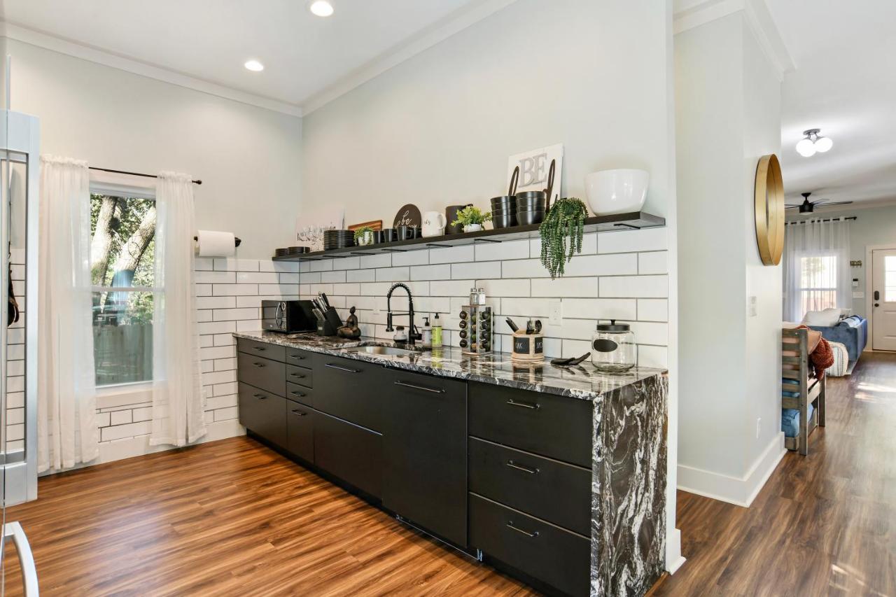 Sun Lit Modern Home With Good Vibes And Lots Of Coffee - Designedbydom Atlanta Exterior photo